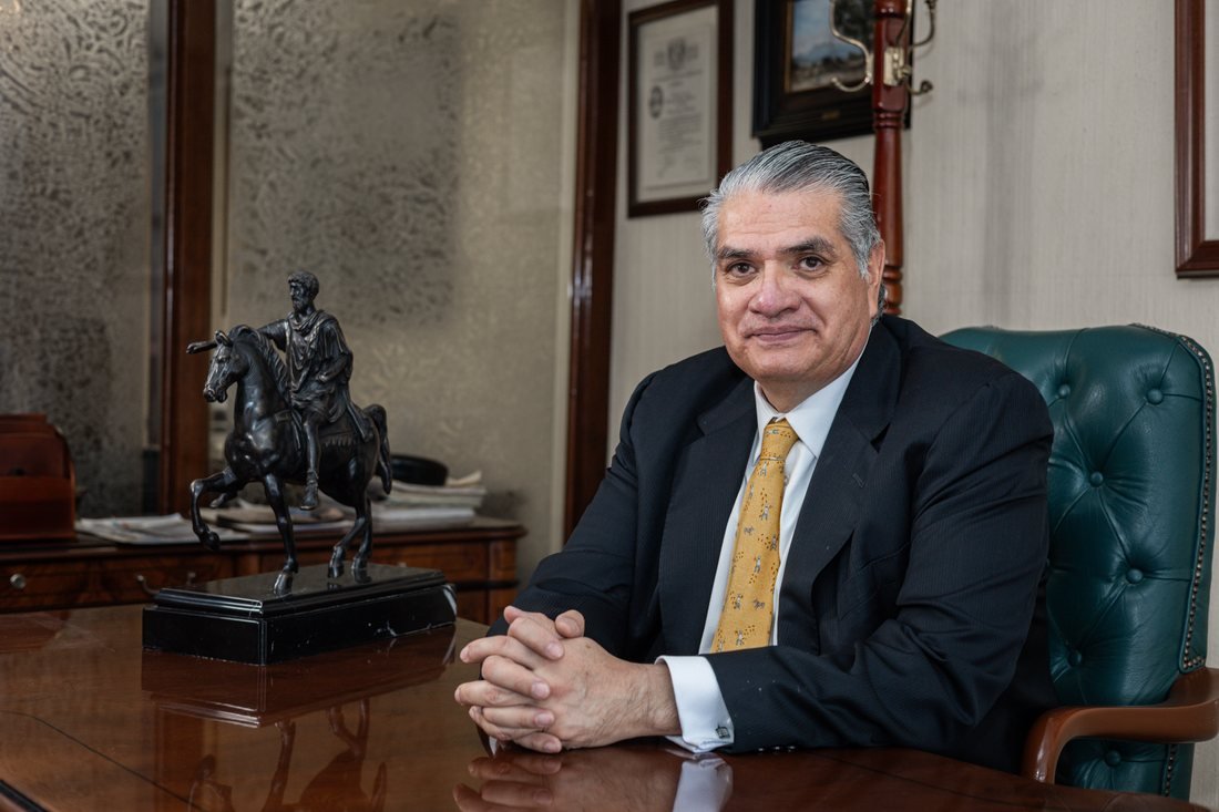 Abogado del despacho en su oficina